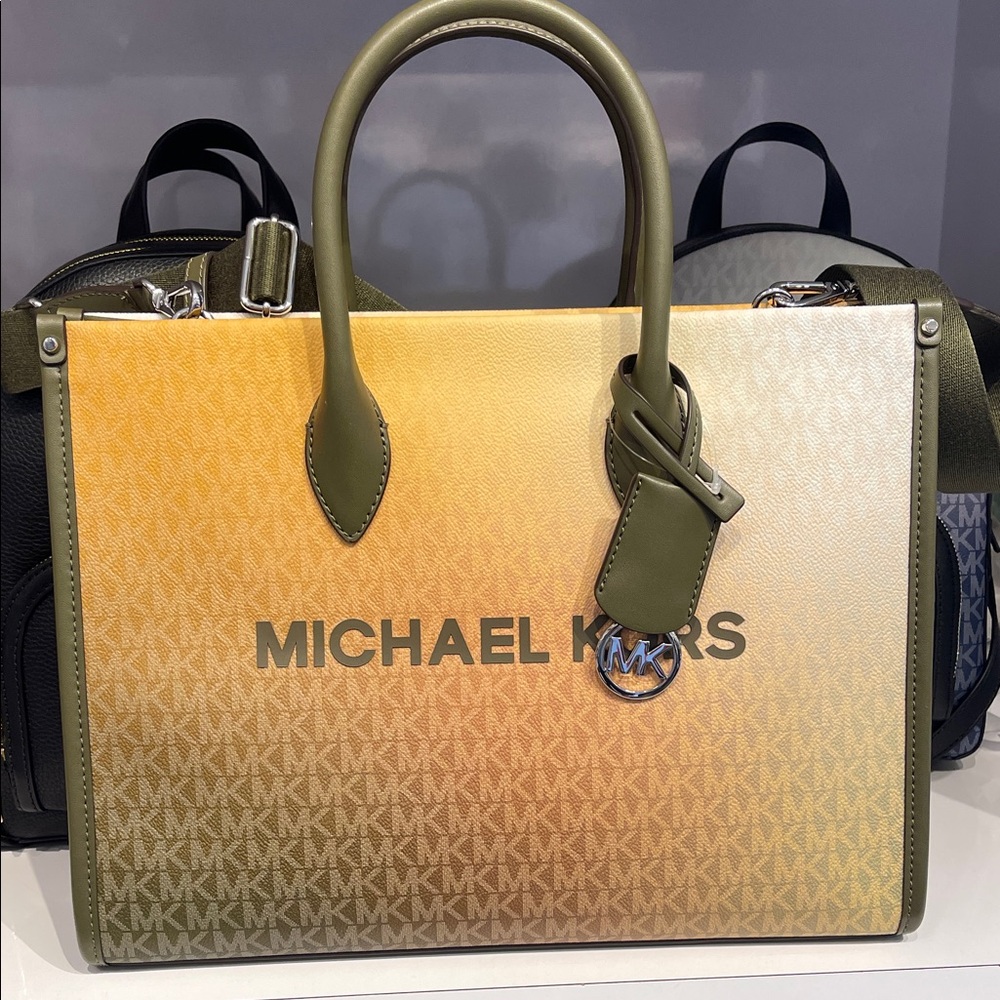 MICHAEL KORS Mirella Medium Ombré Signature Logo Tote Bag
Olive Combo
NWT - Picture 1 of 16